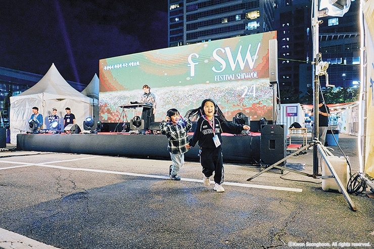 2-5 페스티벌 시월5_어린이관람객_권성훈_cw8